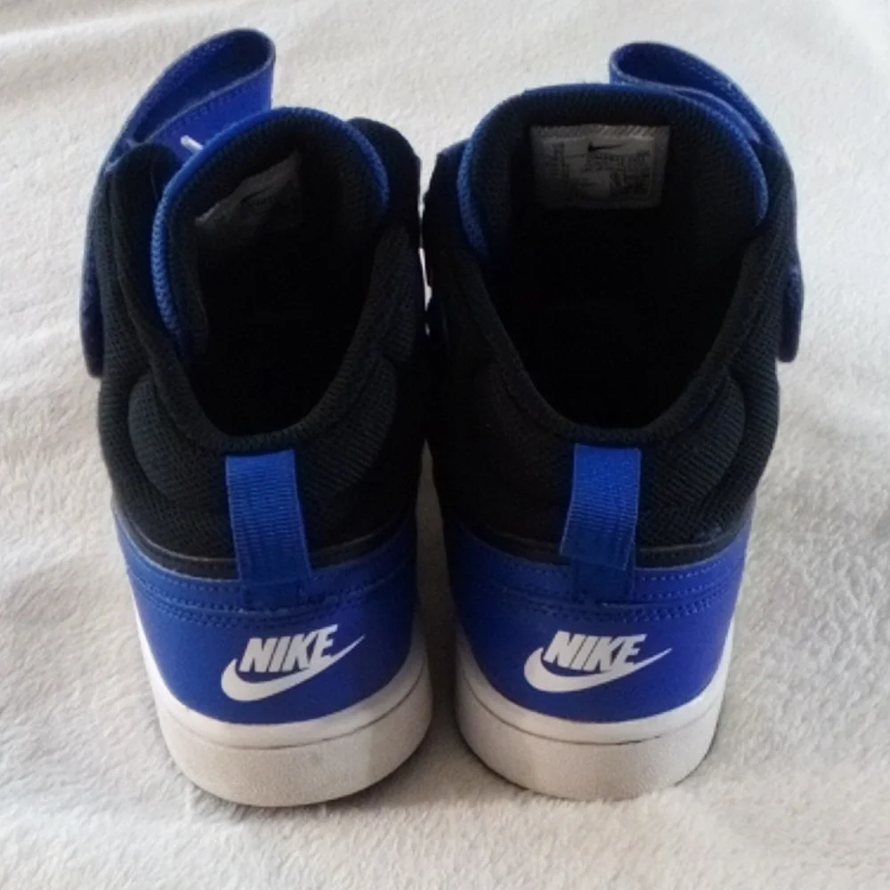 Nike Youth Size 7 =Womens 8.5 Blue and Black High-Top Sneakers.